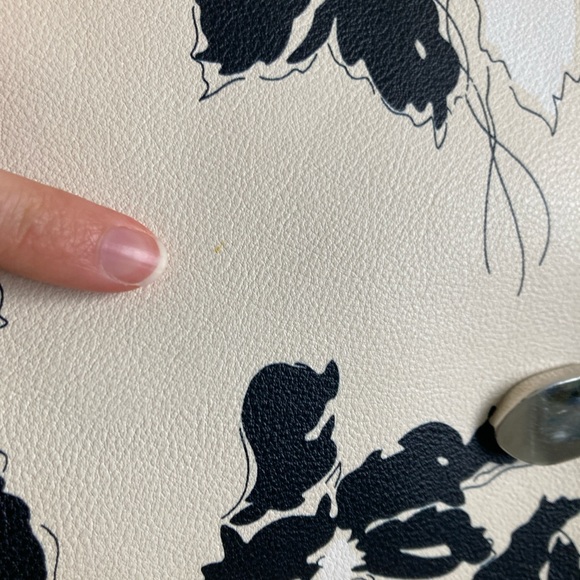 Chaps Floral Black and Cream Tote Bag - Picture 4 of 16